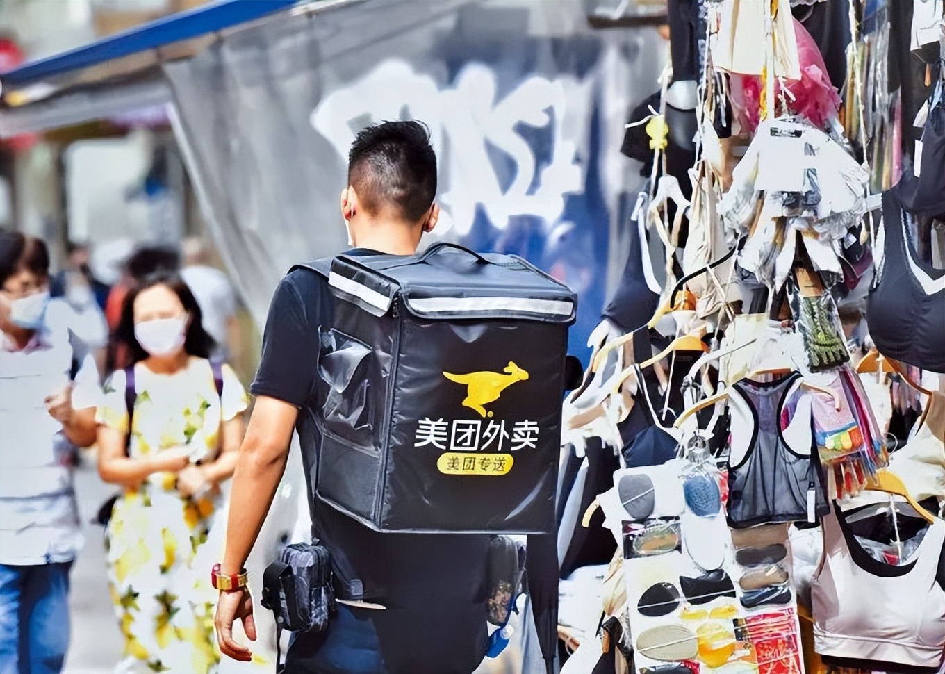 推动线上线下融合消费双向提速,内地香港金融市场加速融合