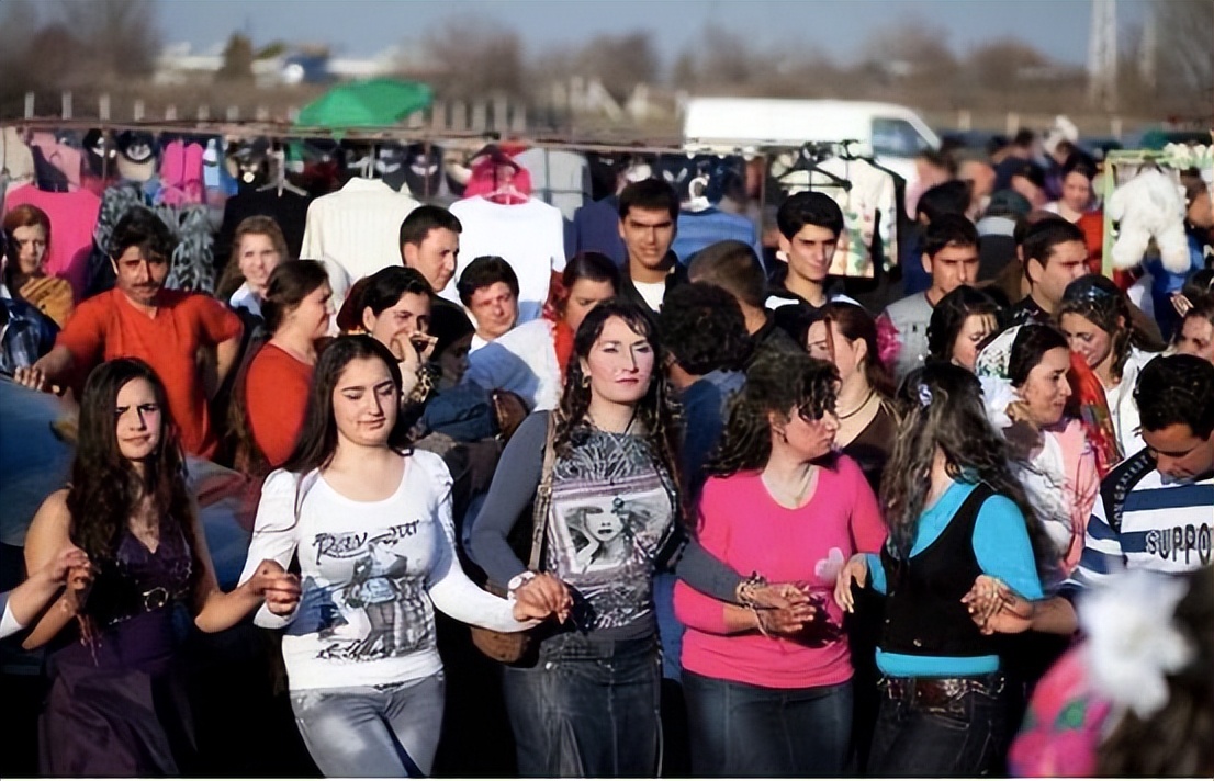 保加利亚的买“妻”集市？少女们被“明码标价”，不满意还能退货