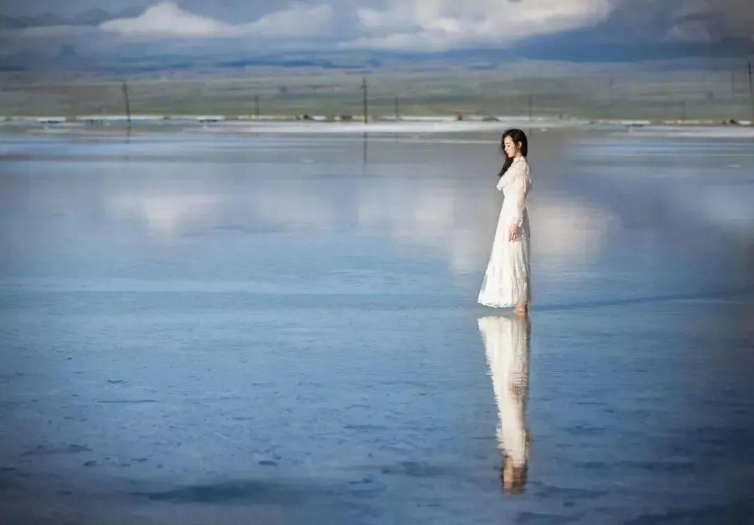 人与人之间除了友谊爱情还有什么,长久的友情不如廉价的爱情