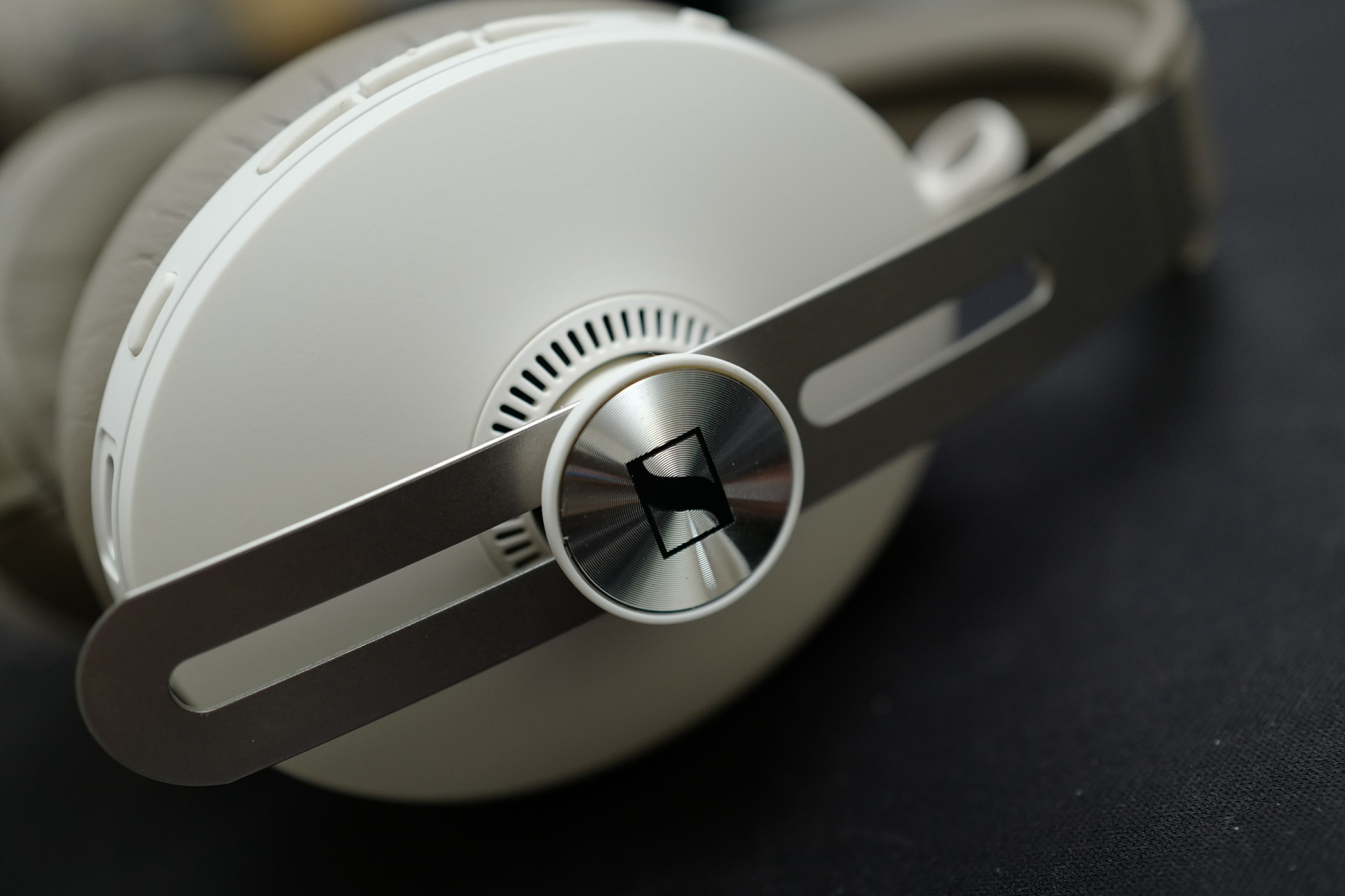 森海塞尔和索尼降噪耳机,森海塞尔和索尼降噪耳机哪个好