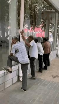 如果有人欠你钱不还你该怎么办,如果有人欠你钱不还拉黑怎么办