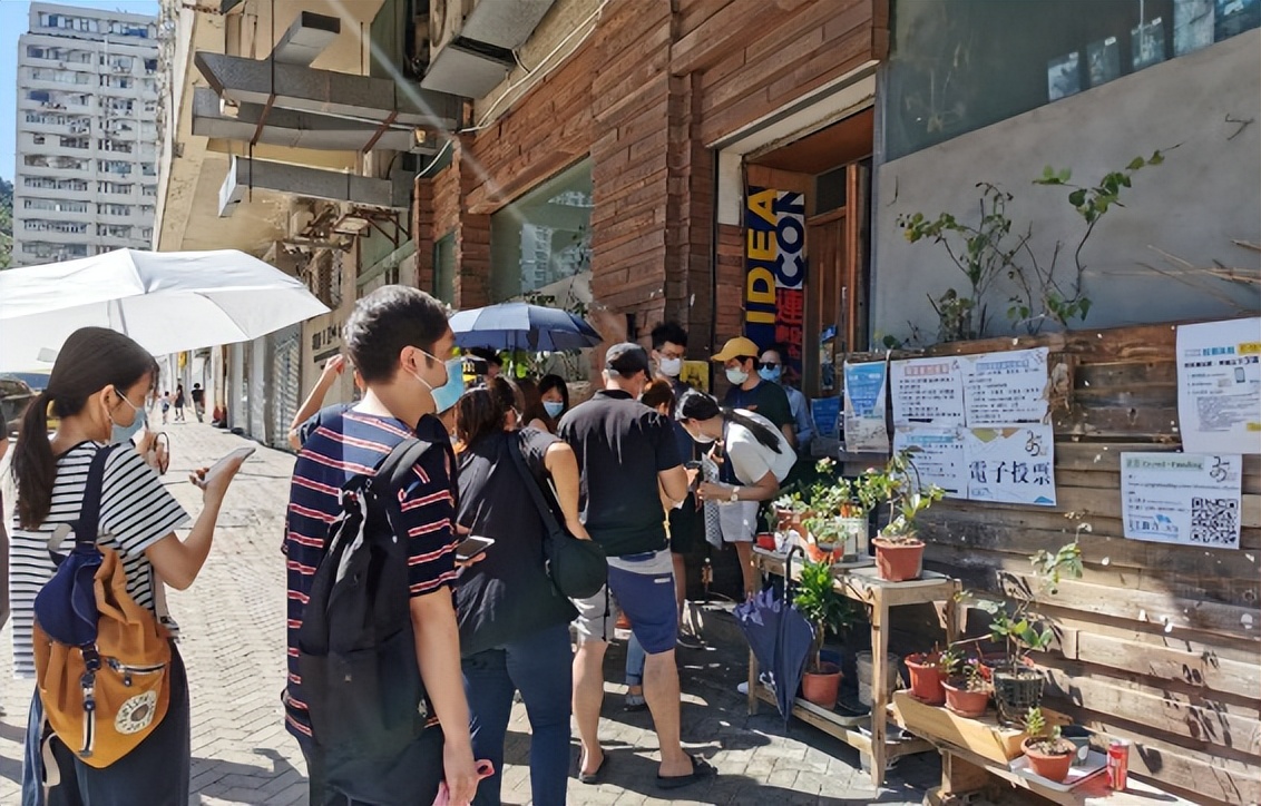 干了坏事就想溜！乱港分子一贯如此，国安法惩处他们太晚