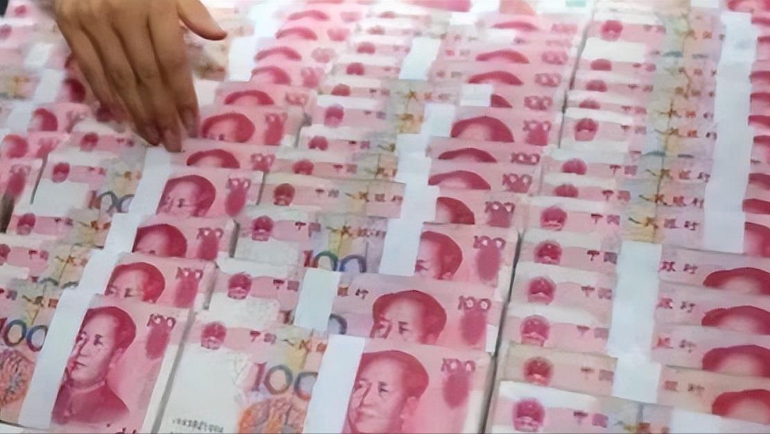 美女贪官金英丽：被三名富商*养包**，竟随身携带8只套方便开房受贿