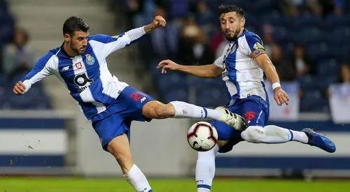 葡超埃斯托里尔vs波尔蒂芒人,波尔图vs埃斯托里尔2-0半场