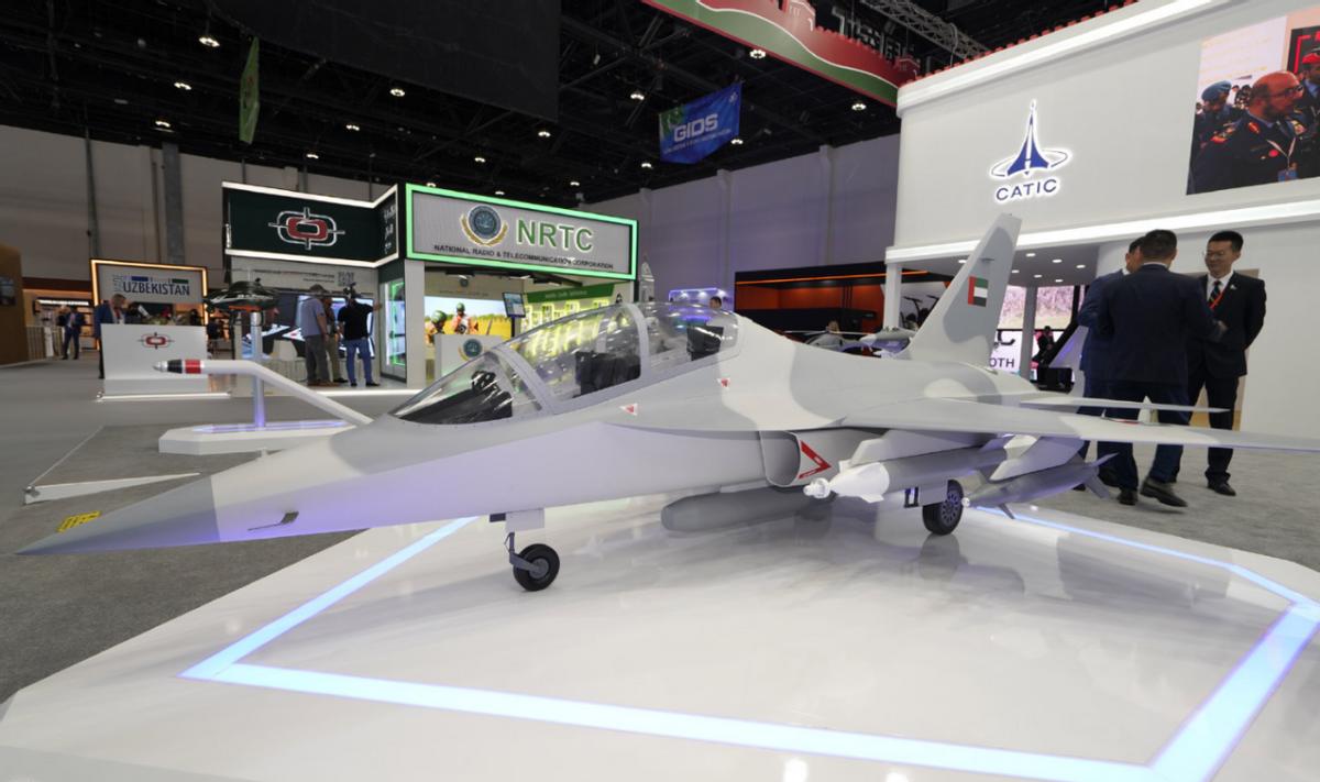 中国教练机l15图片,中国装备志