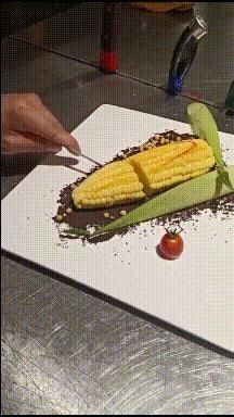 女友今年都二十三了，还是这样，是不是没救了哈哈哈好尴尬