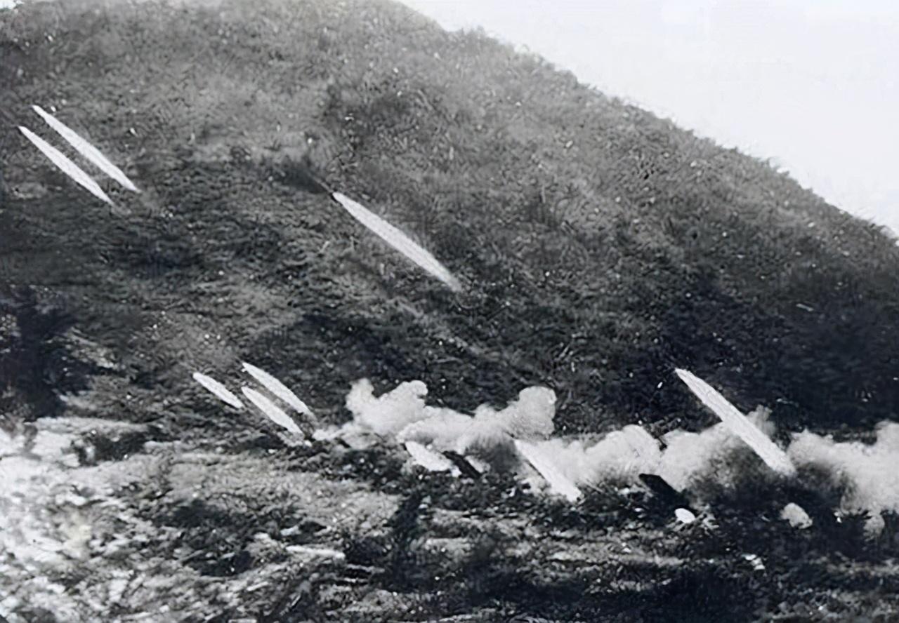 中美停战李承晚不服气,志愿军调大炮猛轰韩军,毛*东泽**:打服他