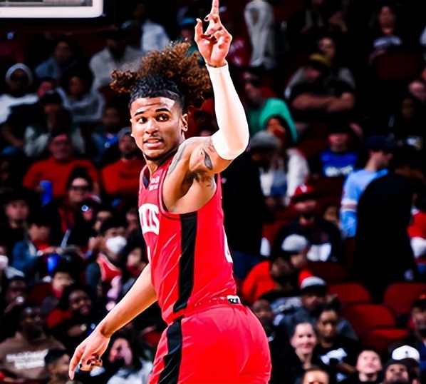 哈登轰31+7+976人胜热火扳平比分,哈登火箭60+三双