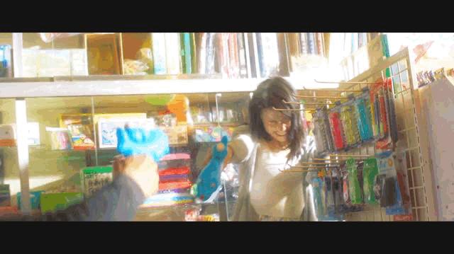 弑亲、卖肉、*拍偷**，尺度爆表，如此生猛的华语片，惊到我了