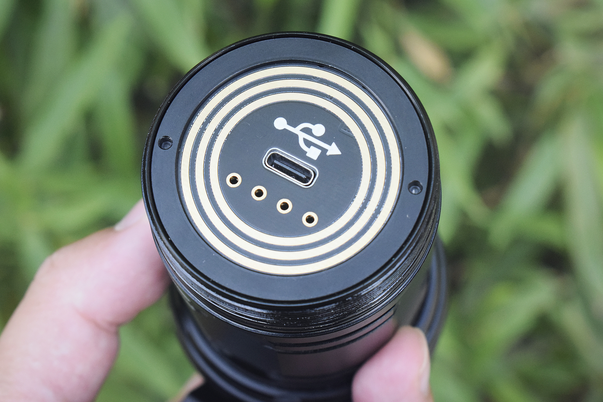 索菲恩dl06手电评测,sofirn索菲恩手电指挥官测评