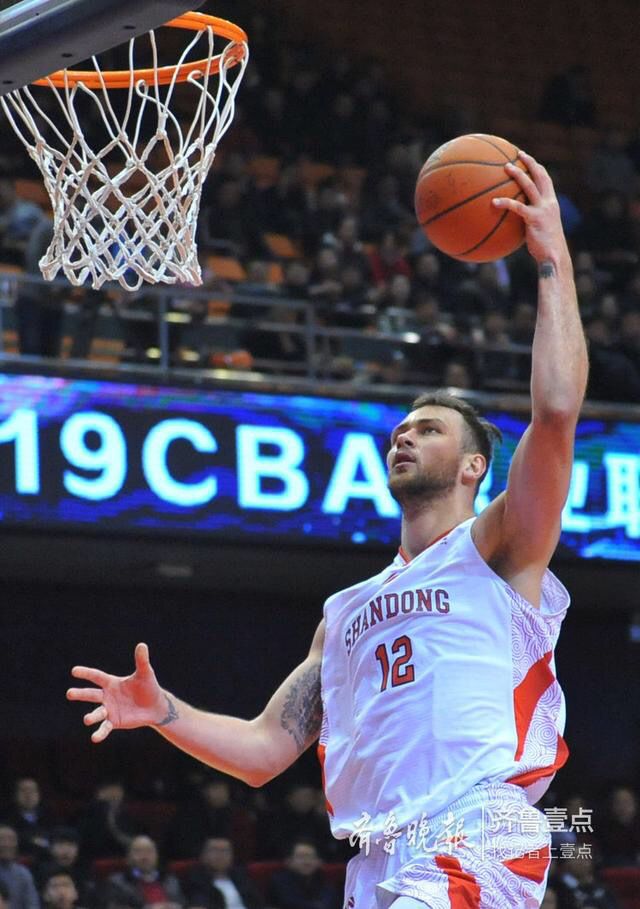 莫泰尤纳斯快攻,莫泰尤纳斯梦幻脚步nba