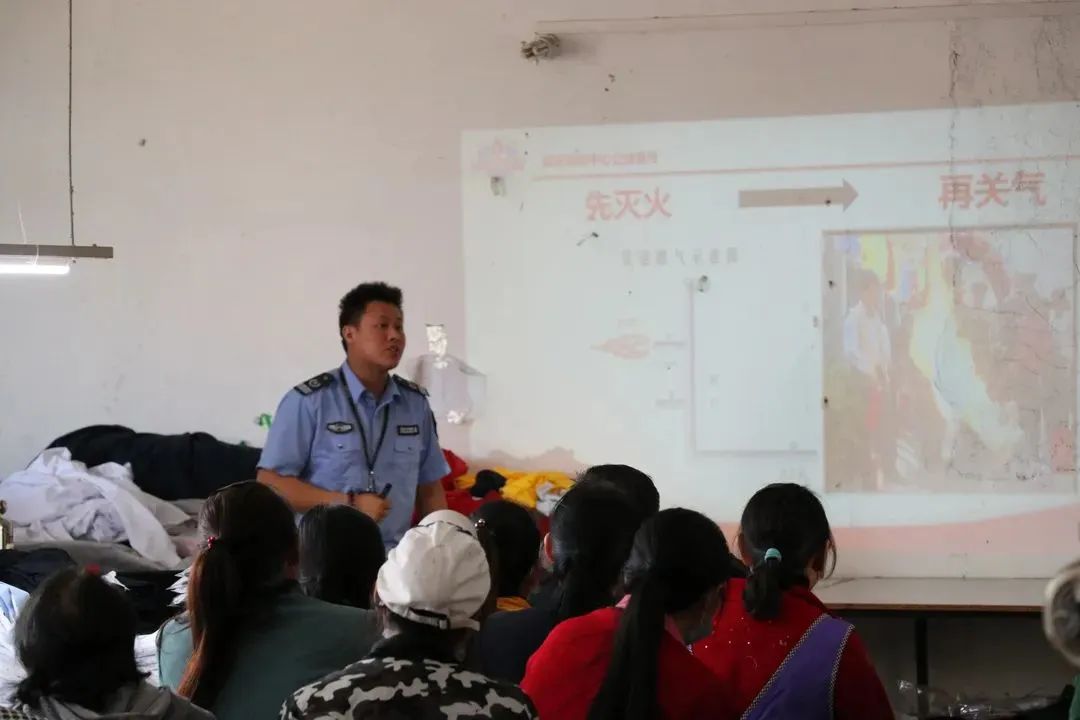 灭火器去哪儿买呢,灭火器要几百元