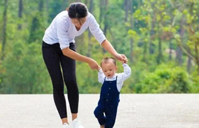 穿开裆裤的宝宝伤不起,穿开裆裤真的对宝宝好吗