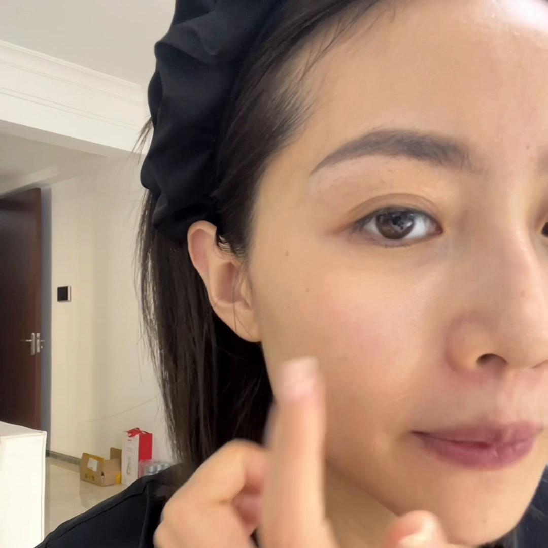 干皮爱卡粉、毛孔粗大的姐妹，用它拯救你的底妆，这辈子没...