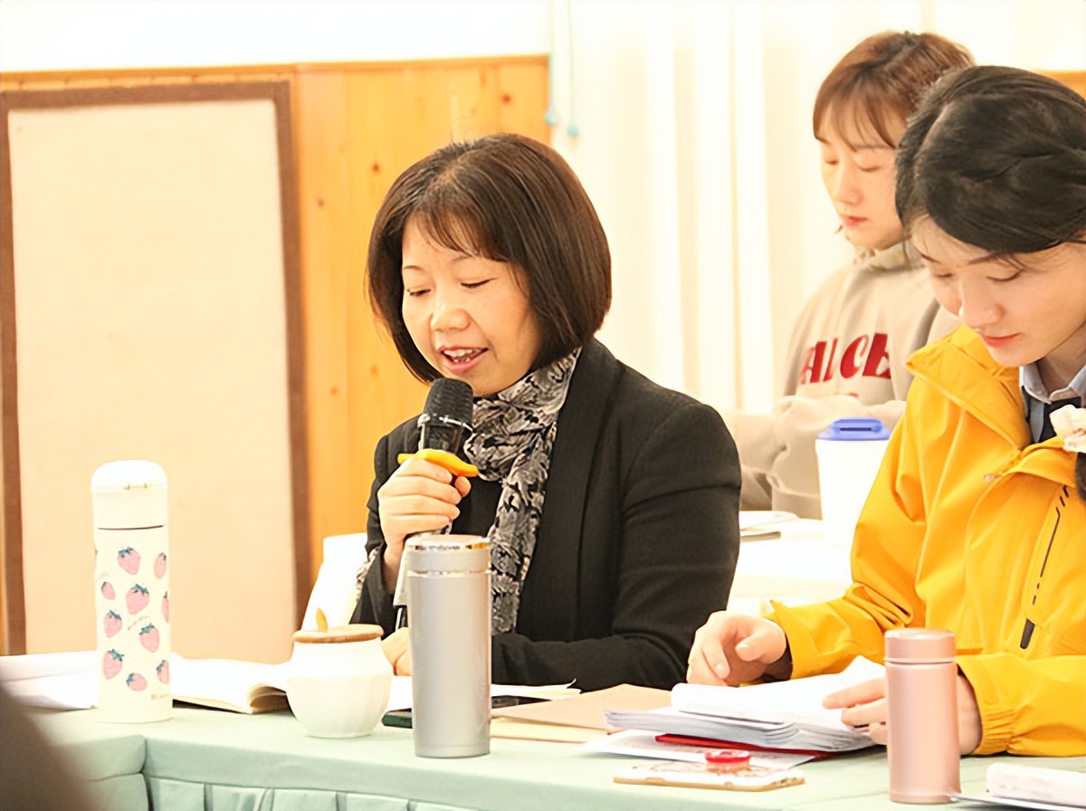 乘开题之春风明研途之方向