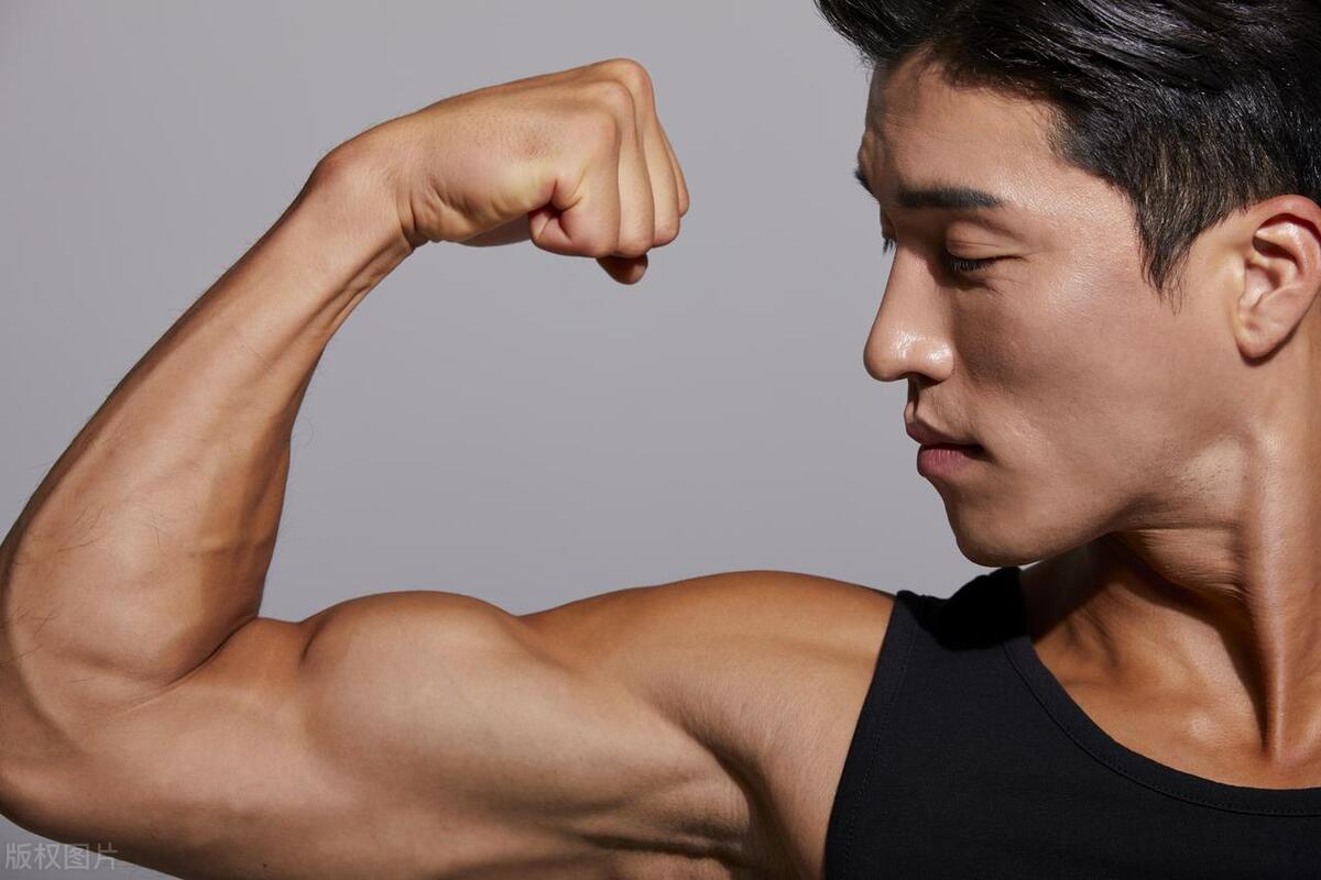 男性后背有一块发黑是怎么回事,中年男性脸色暗沉发黑什么原因