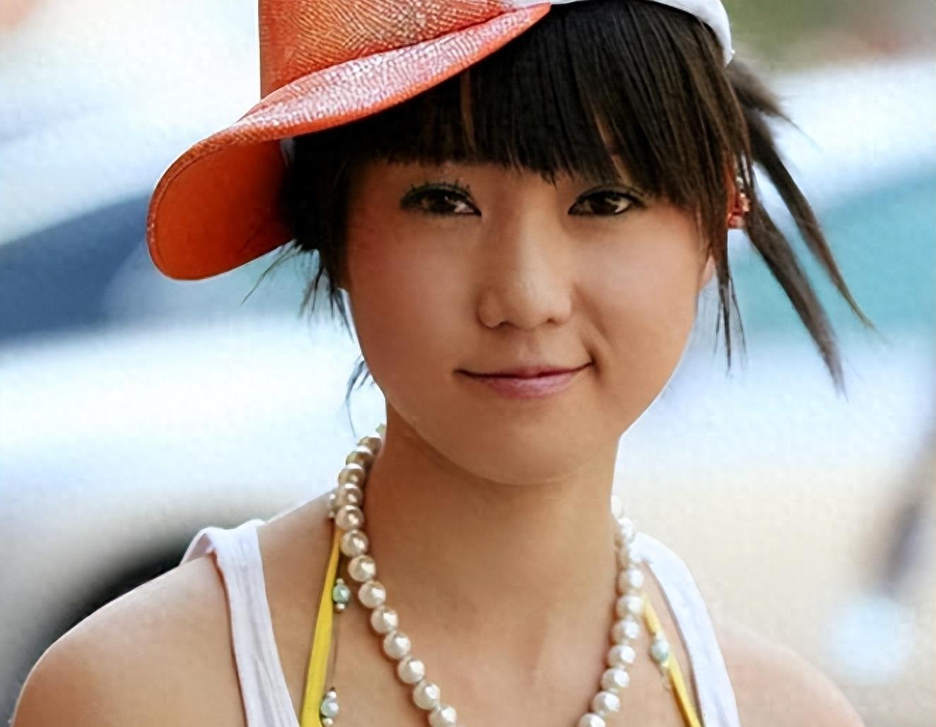 “最红嫩模”*筱雨张**：22岁时拍写真火爆全网，如今将近40岁仍单身