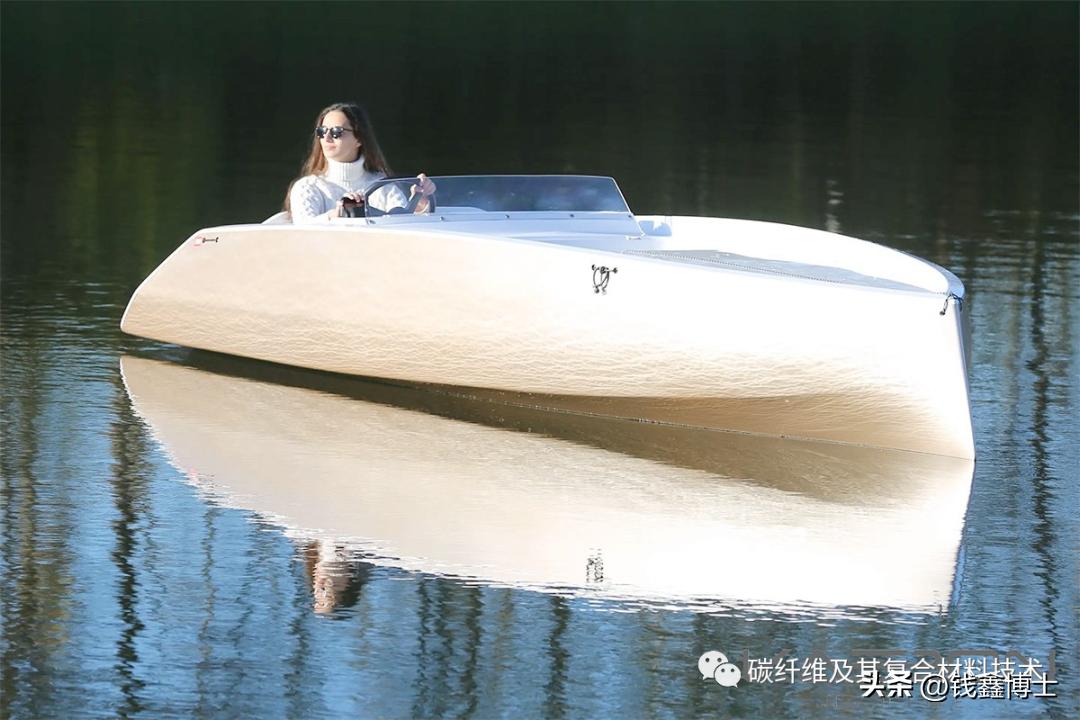 国外推出的碳纤维电动船整备重量仅89kg可用汽车运输，且价格亲民