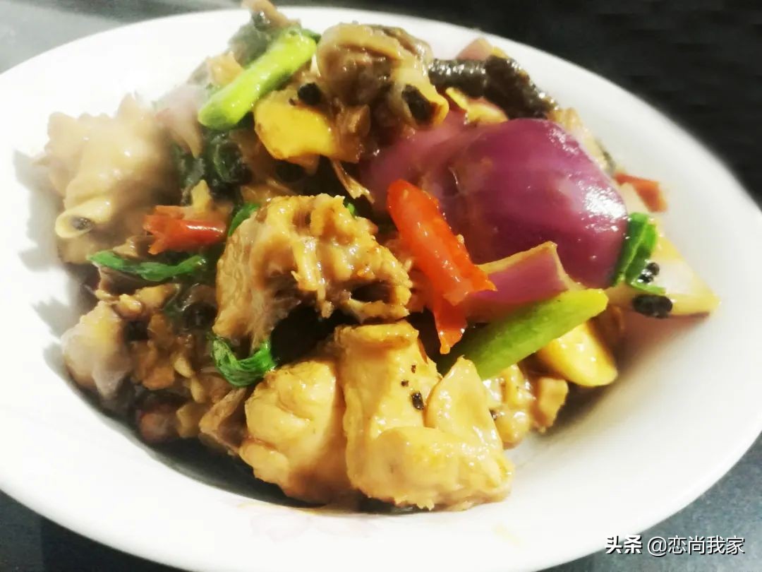 这个泡椒洋葱红烧鸡过年家里聚餐可以有，鸡肉去腥焯水就错了