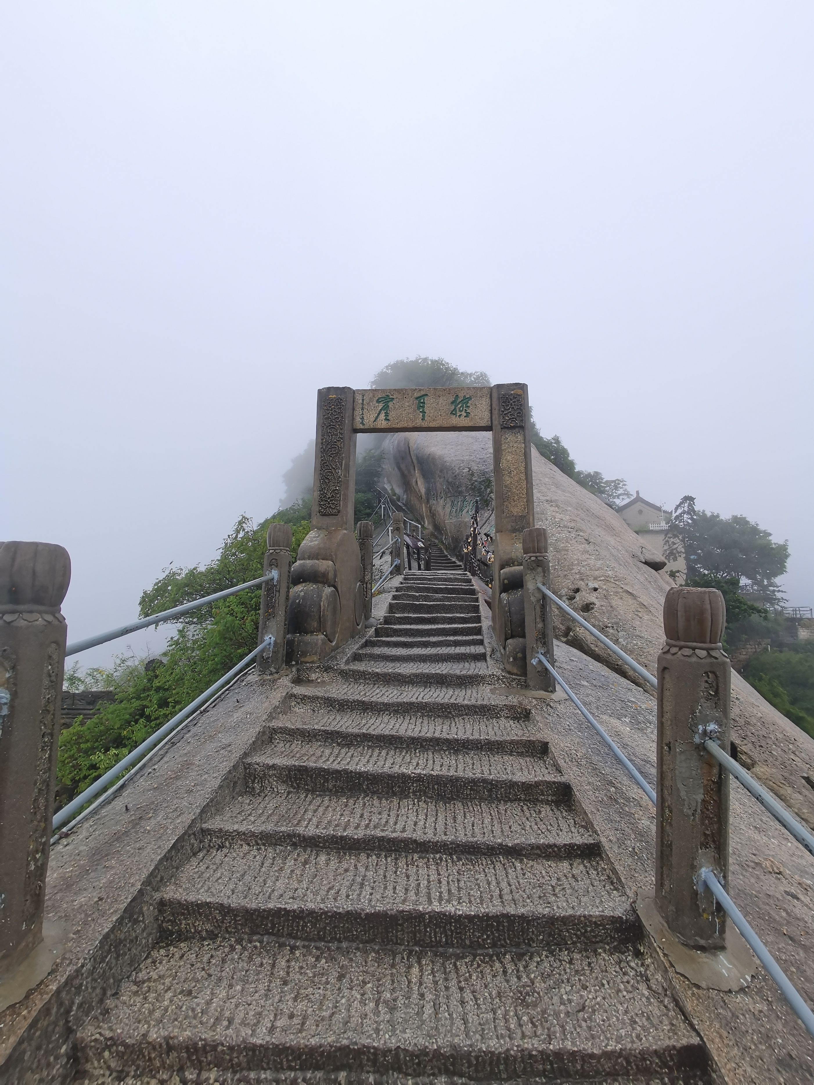 徒步华山悲惨场景,徒步华山要过哪些景观