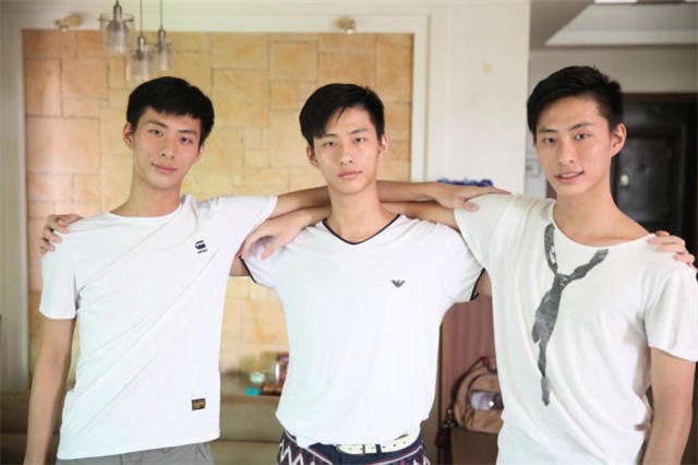 三胞胎兄弟不靠颜值靠实力：原来学舞蹈，现在成了军营男子汉