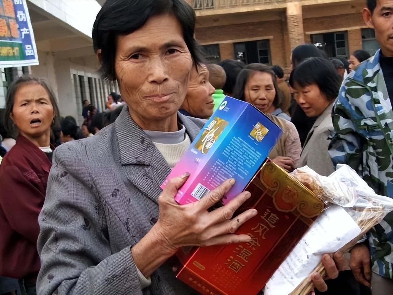 医生提醒这些食物千万别碰,小心这4种常见保健品不要吃了