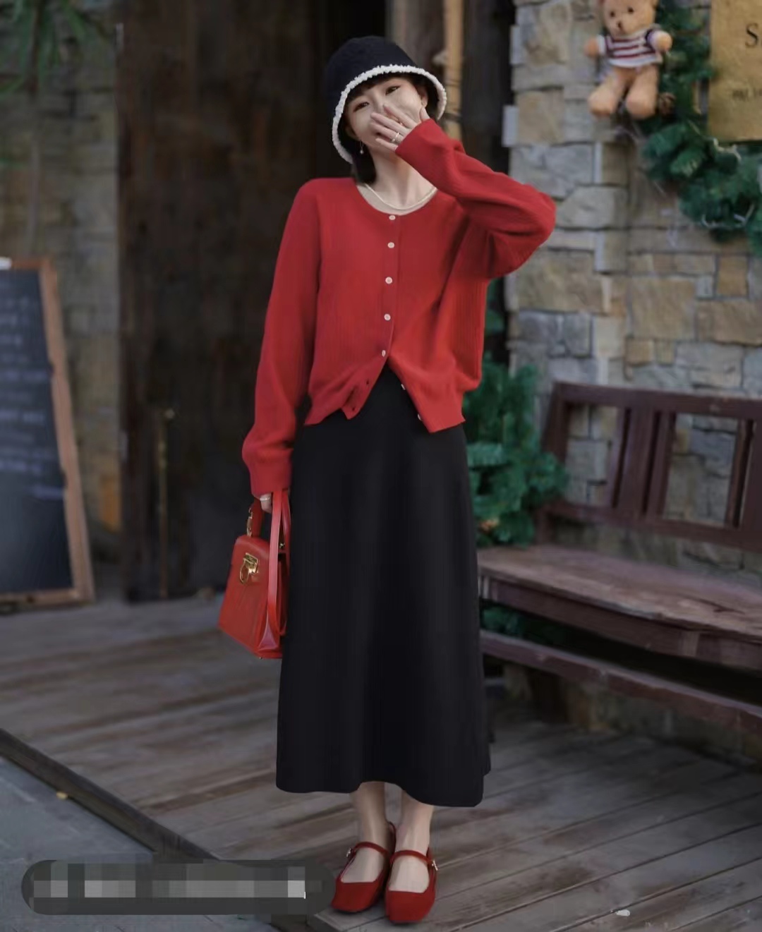 皮肤黑黄适合穿什么颜色衣服显白,男士皮肤黑穿什么颜色的衣服显白