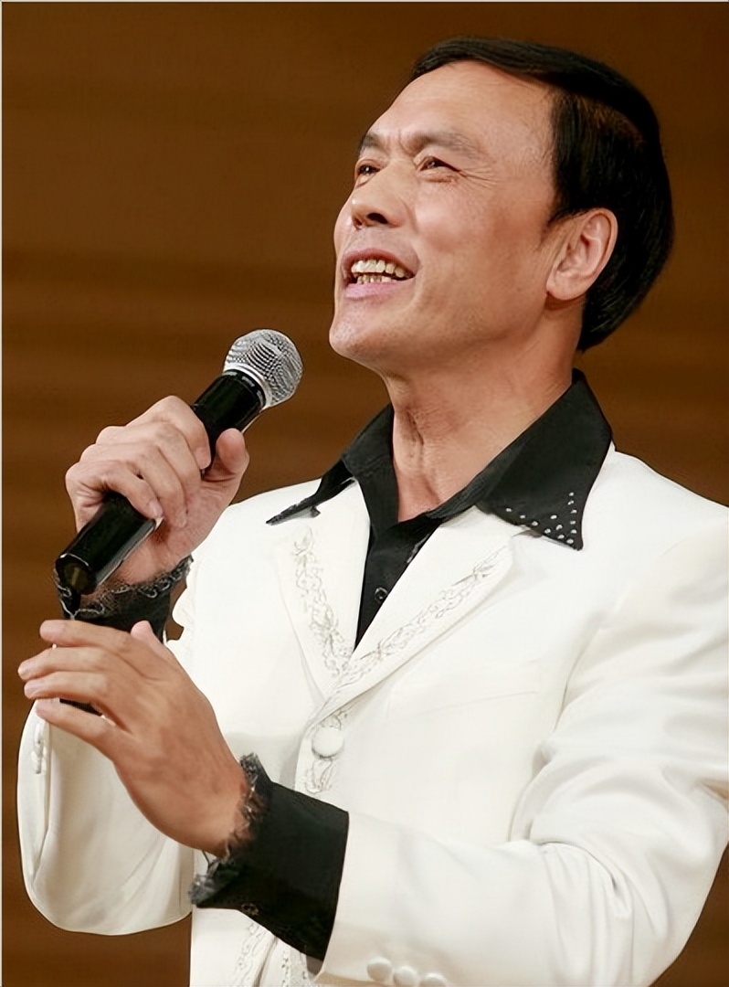 央视播音员顾国宁近况,央视男主播顾国宁图片