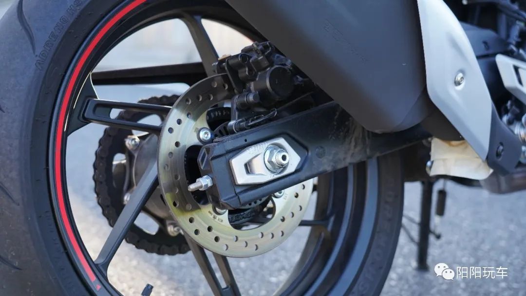 春风450NK三千公里还能卖多少钱,5000左右单缸300cc街车