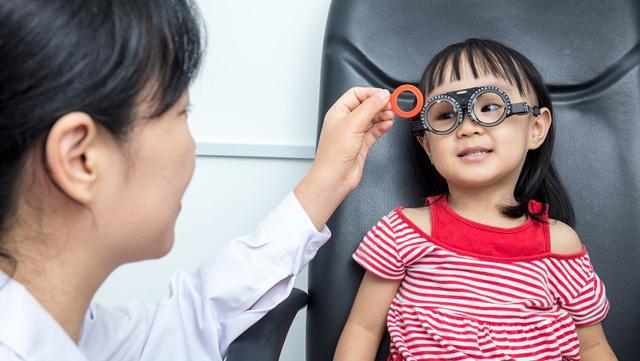 800度近视手术以后会有什么后遗症,近视手术有多大几率没有后遗症