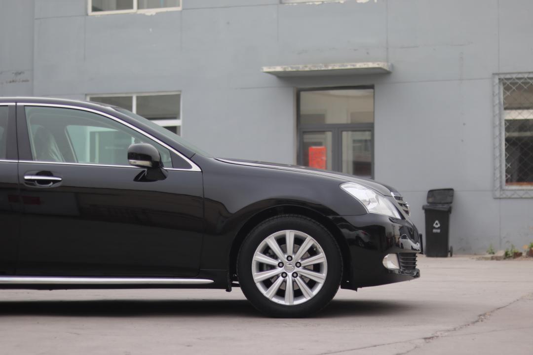 皇冠3.0经典老车翻新复活视频,丰田皇冠13代翻新