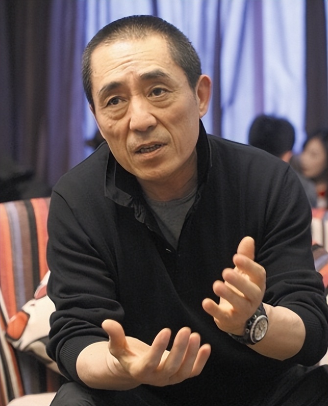 为什么那么多人捧张艺谋,张艺谋为什么这么红火