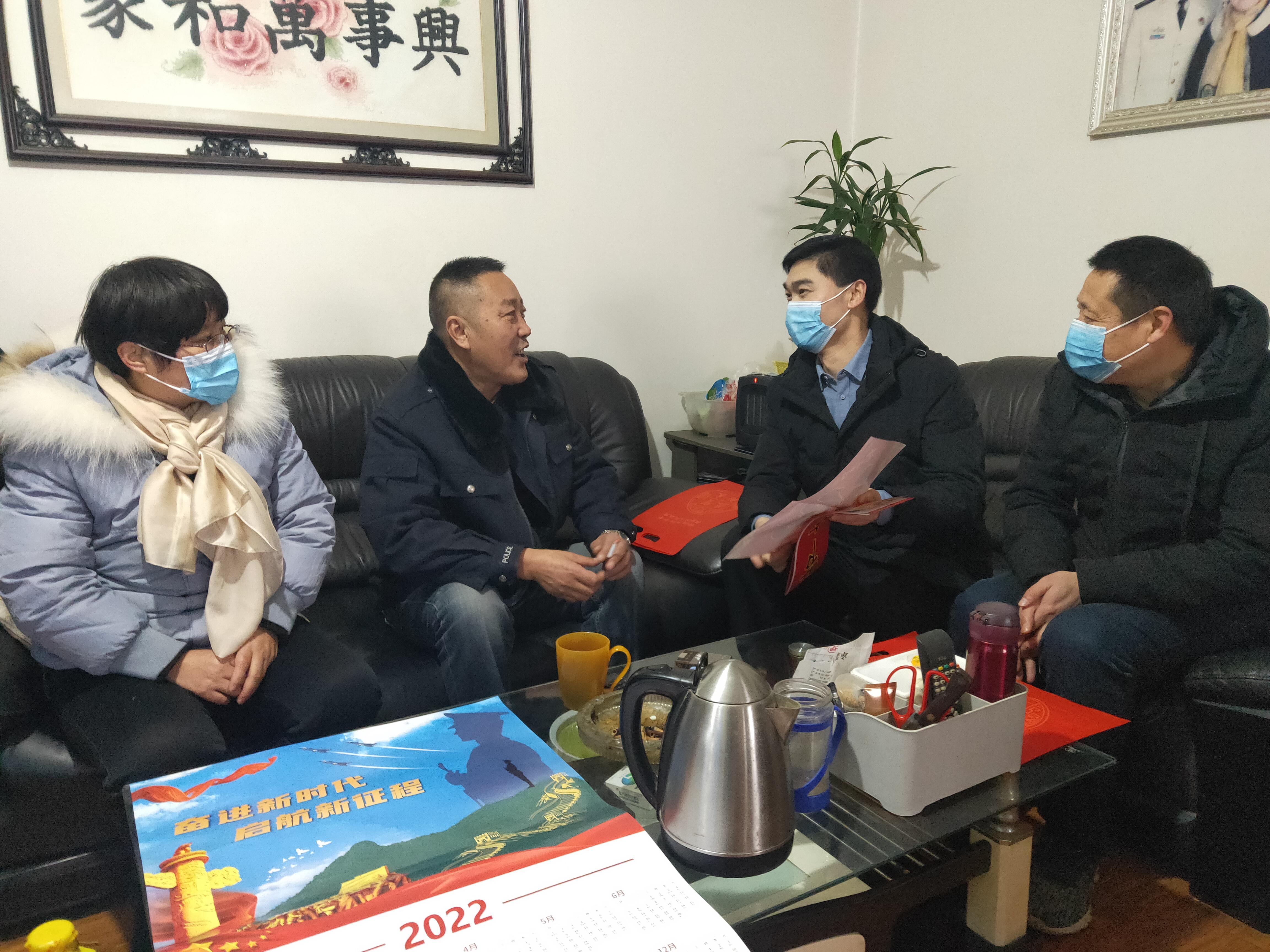 冒雪慰问,冒雪走访暖民心