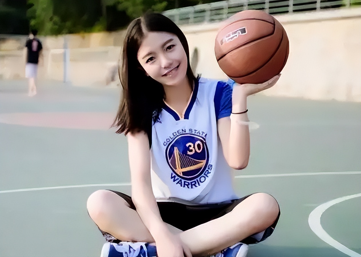 上体育课时女生自认很尴尬的行为，男生却心生好感，尤其第二个