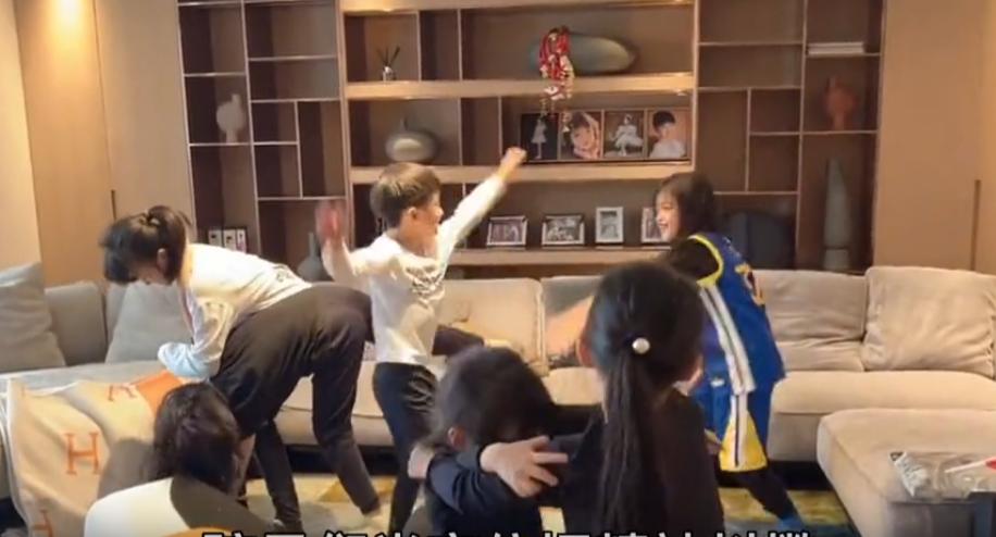 6个孩子每人配一个保姆，这位宝妈好奢侈，嫁亿万富豪住千平豪宅