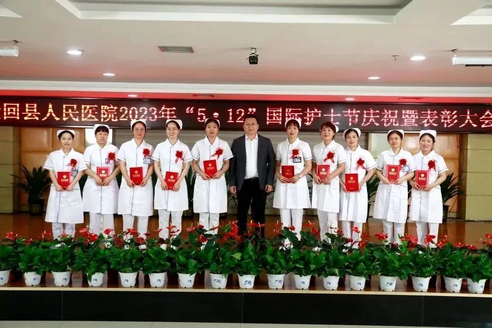 发展护士队伍改善护理服务演讲稿,发展护士队伍改善护理服务黑板报