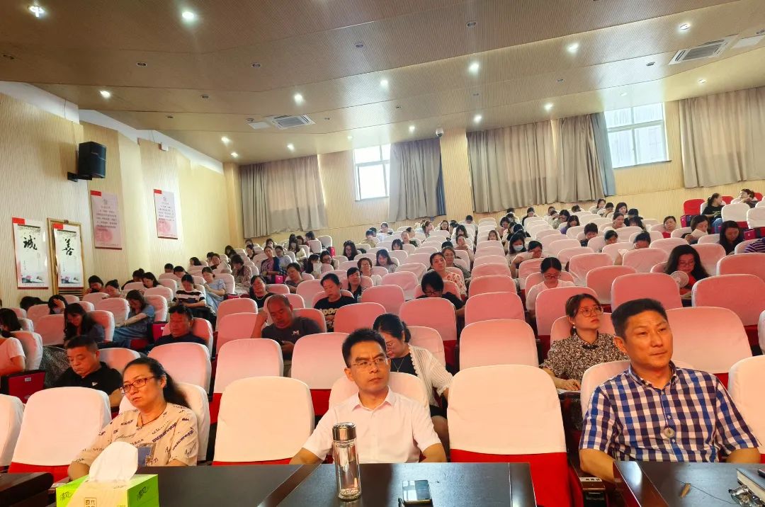 河海实验小学举行2022-2023学年中层行政述职暨民主测评会