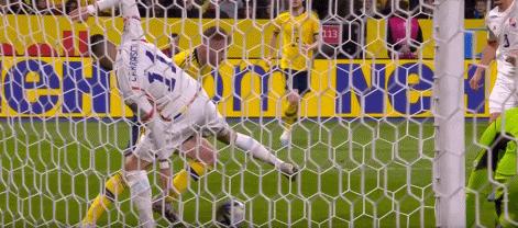 18年的比利时卢卡库过人,卢卡库帽子戏法伊布登场