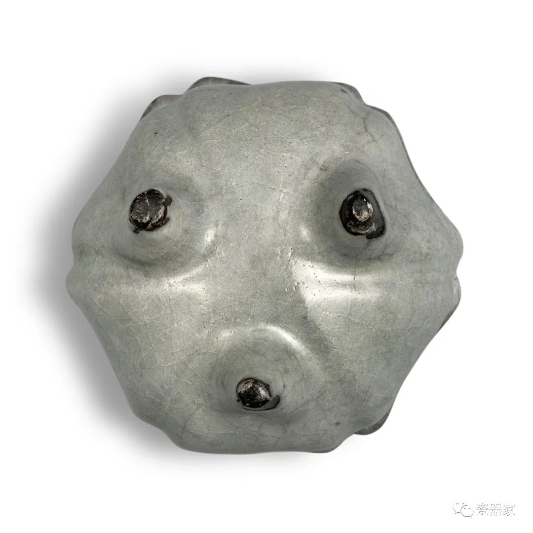 苏富比瓷器秋拍 (苏富比19年香港瓷器春拍)