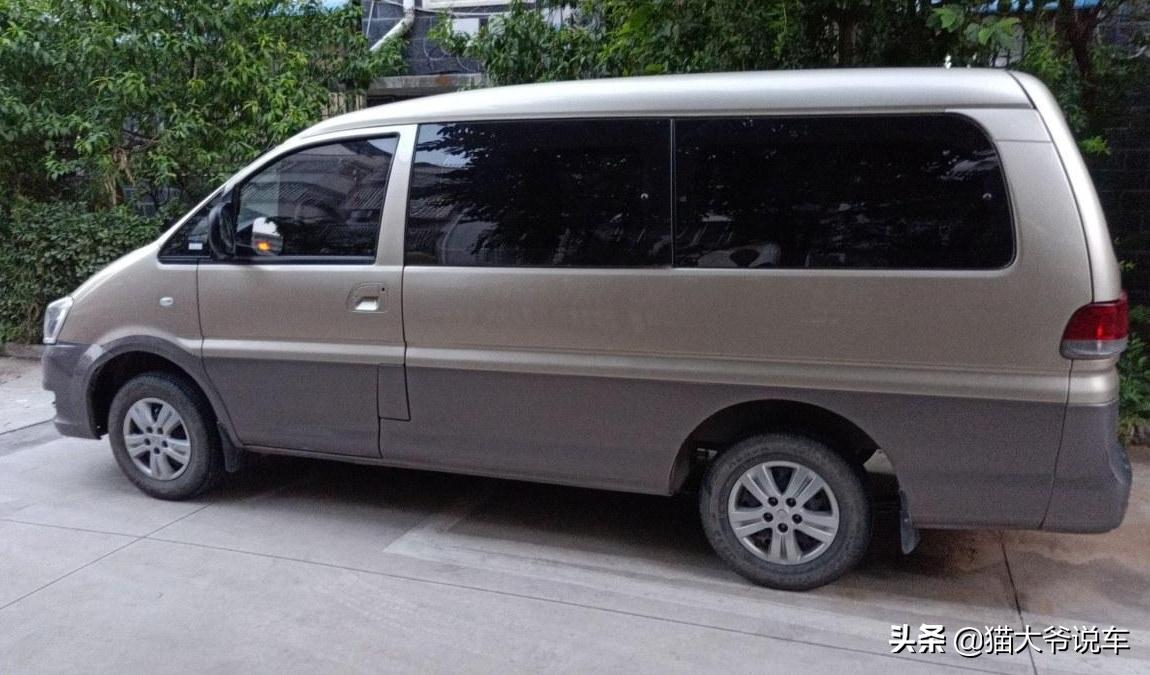 小海狮x30对比五菱之光谁好,小海狮x30和五菱之光哪个保值