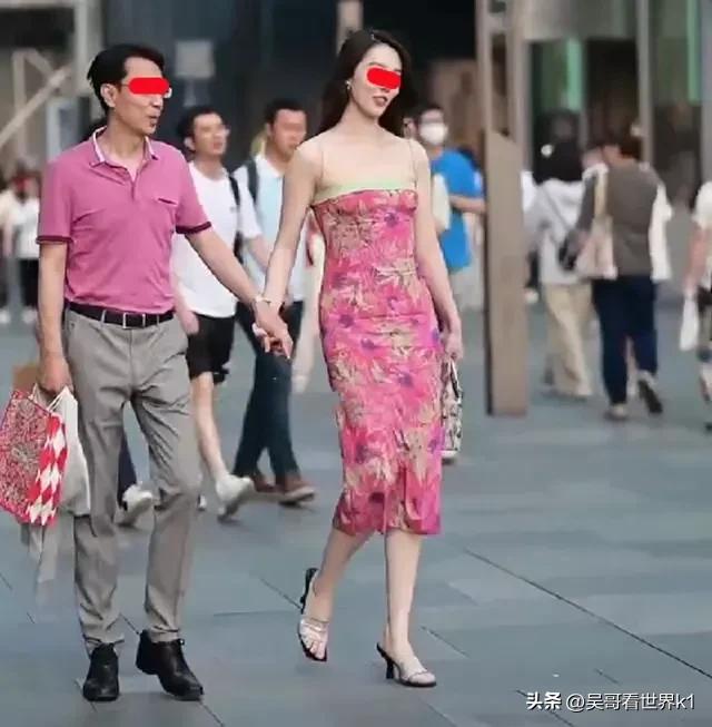 国企高管牵手美女小三，街头演绎现实版《成都》