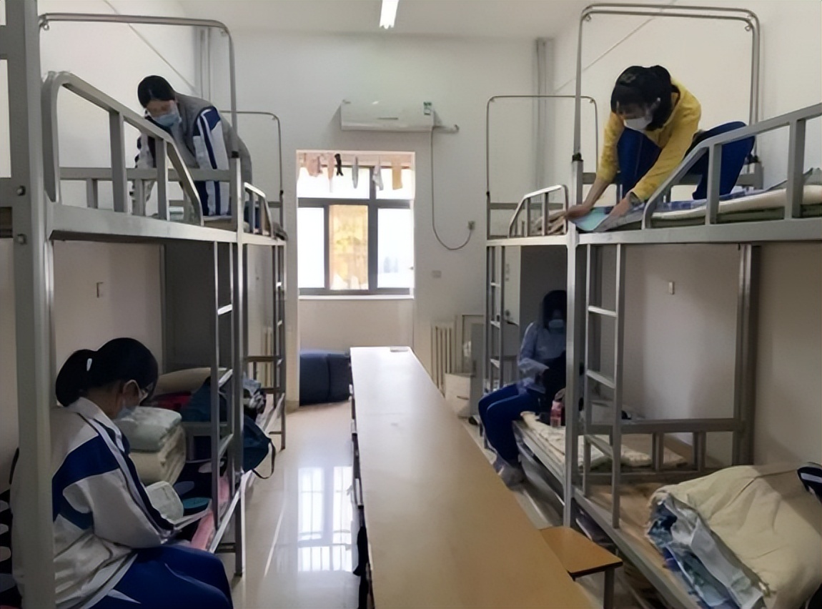 新生开学参观宿舍,初一新生入学宿舍视频