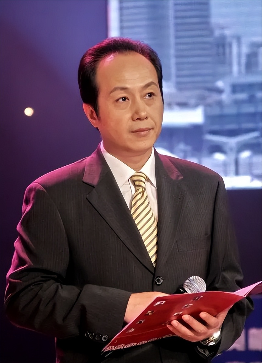 新闻联播主持人李梓萌真实头发,新闻联播主播李梓萌讲东北话