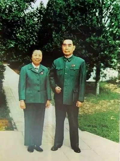 “为了你，我相信有来世”，周恩来和*颖超邓**的爱情神话