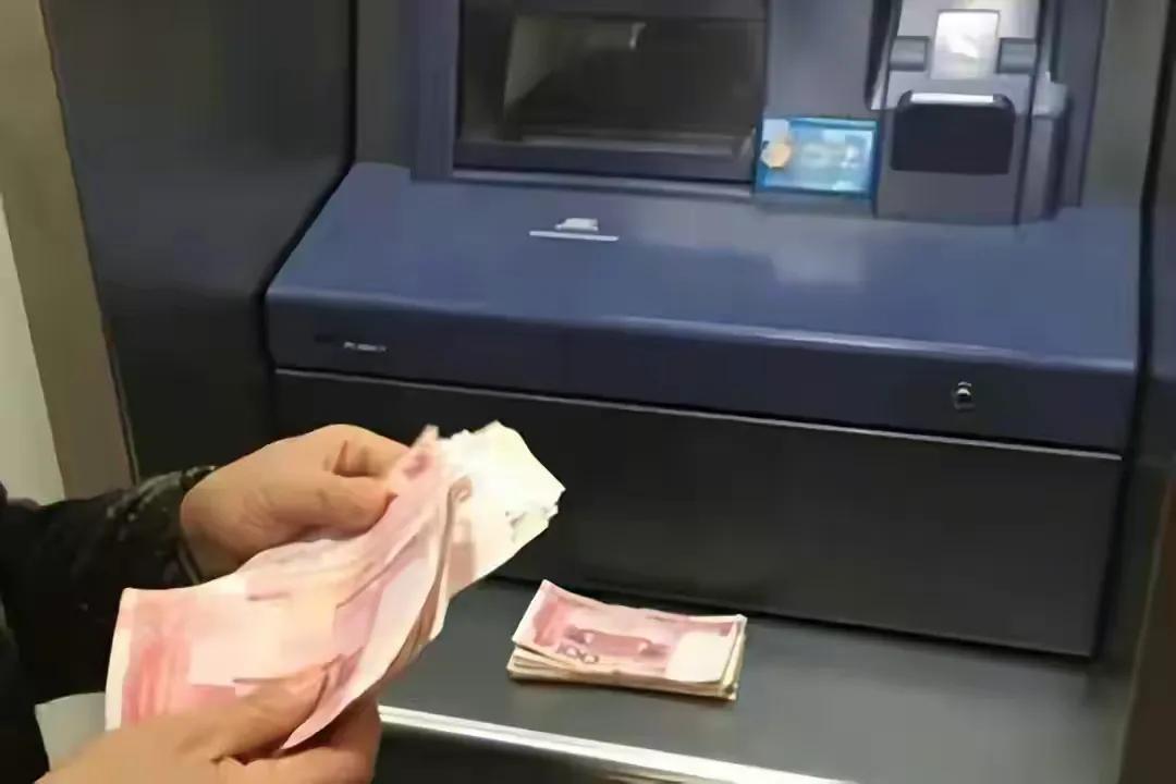 大学生银行卡多出100万,大学生银行卡出错多出100万