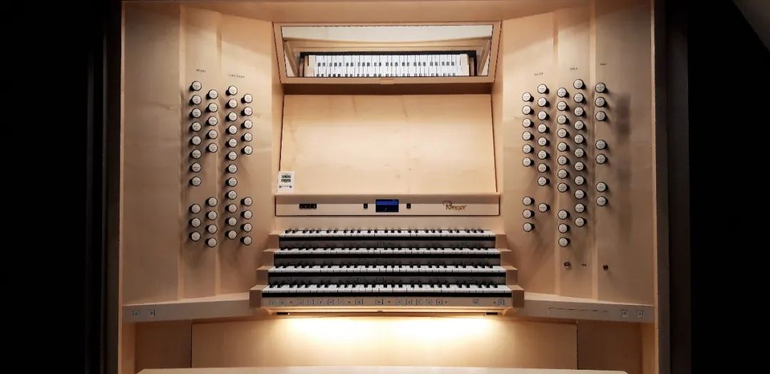 巴赫钢琴跨几度,巴赫钢琴评价