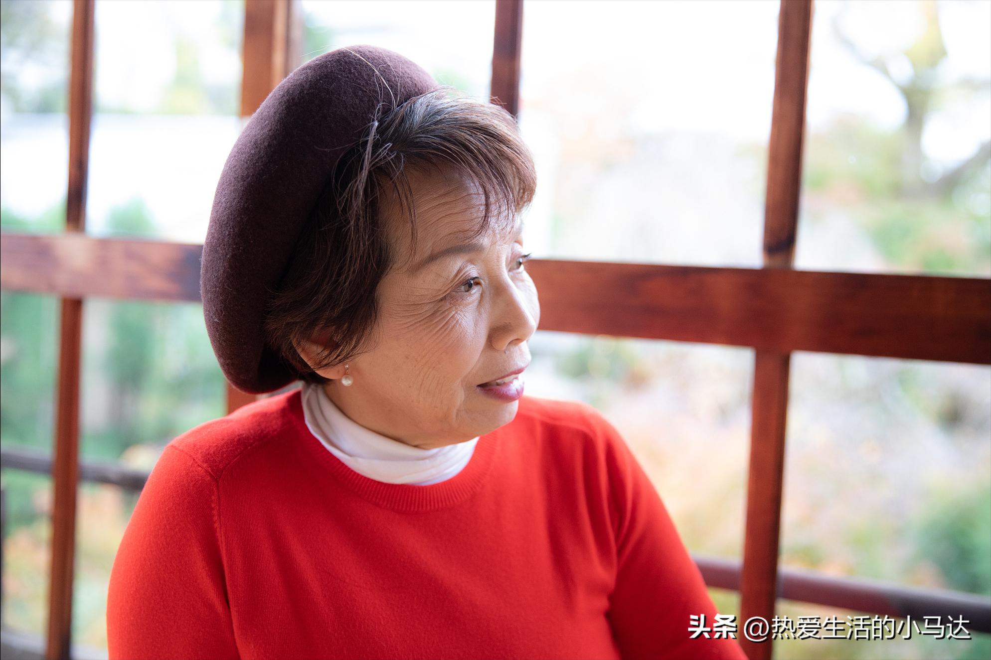 我退休躺平5年了，感觉很自在，可去了一趟堂姐家，我却后悔了