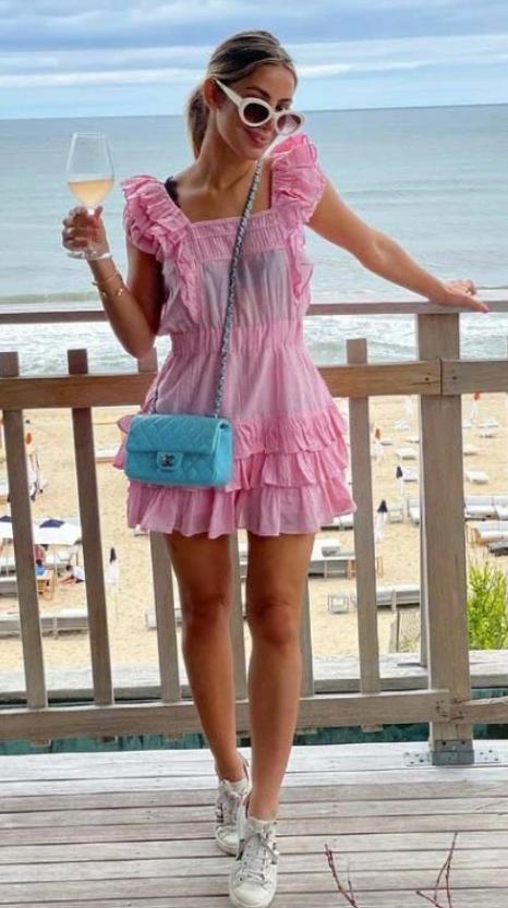 女子打工省吃俭用,啃老买奢侈品