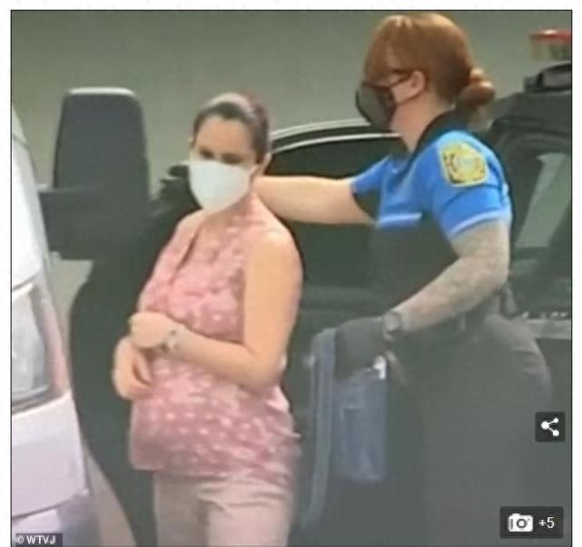 发炎了！女教师在美国与15岁学生发生性关系被捕后声称怀孕