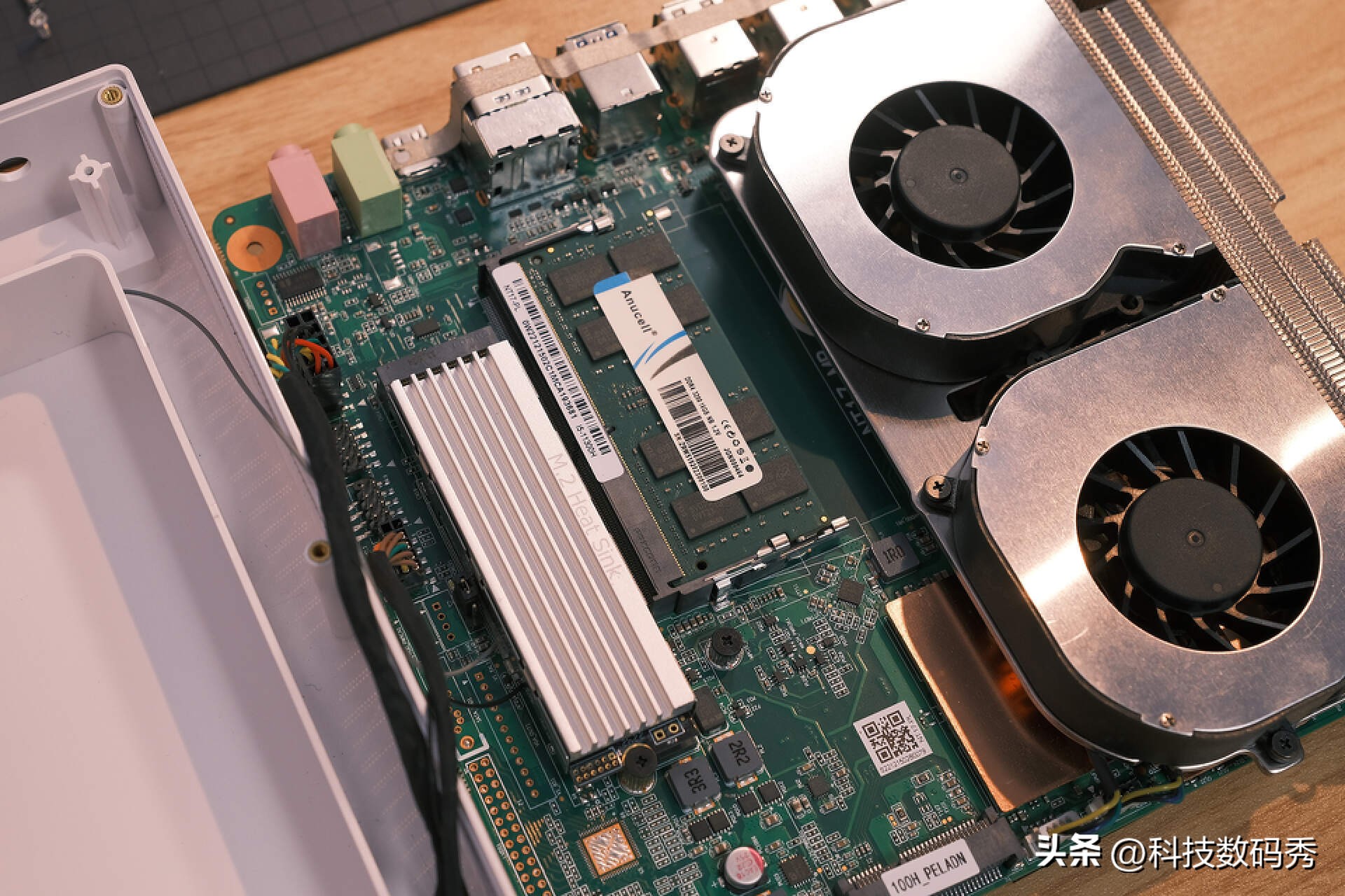 搭载独立显卡的一体电脑,磐镭hi-3迷你pc评测